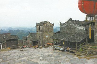 连南油岭,古寨安好,重峦叠嶂。