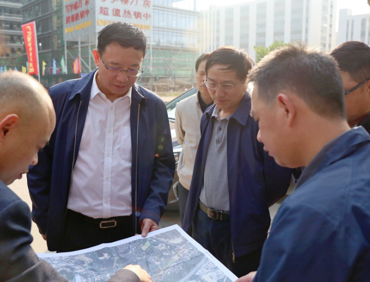 周岐贤会同有关部门调研辖区道路建设：为企业发展和群众出行提供更好的交通环境