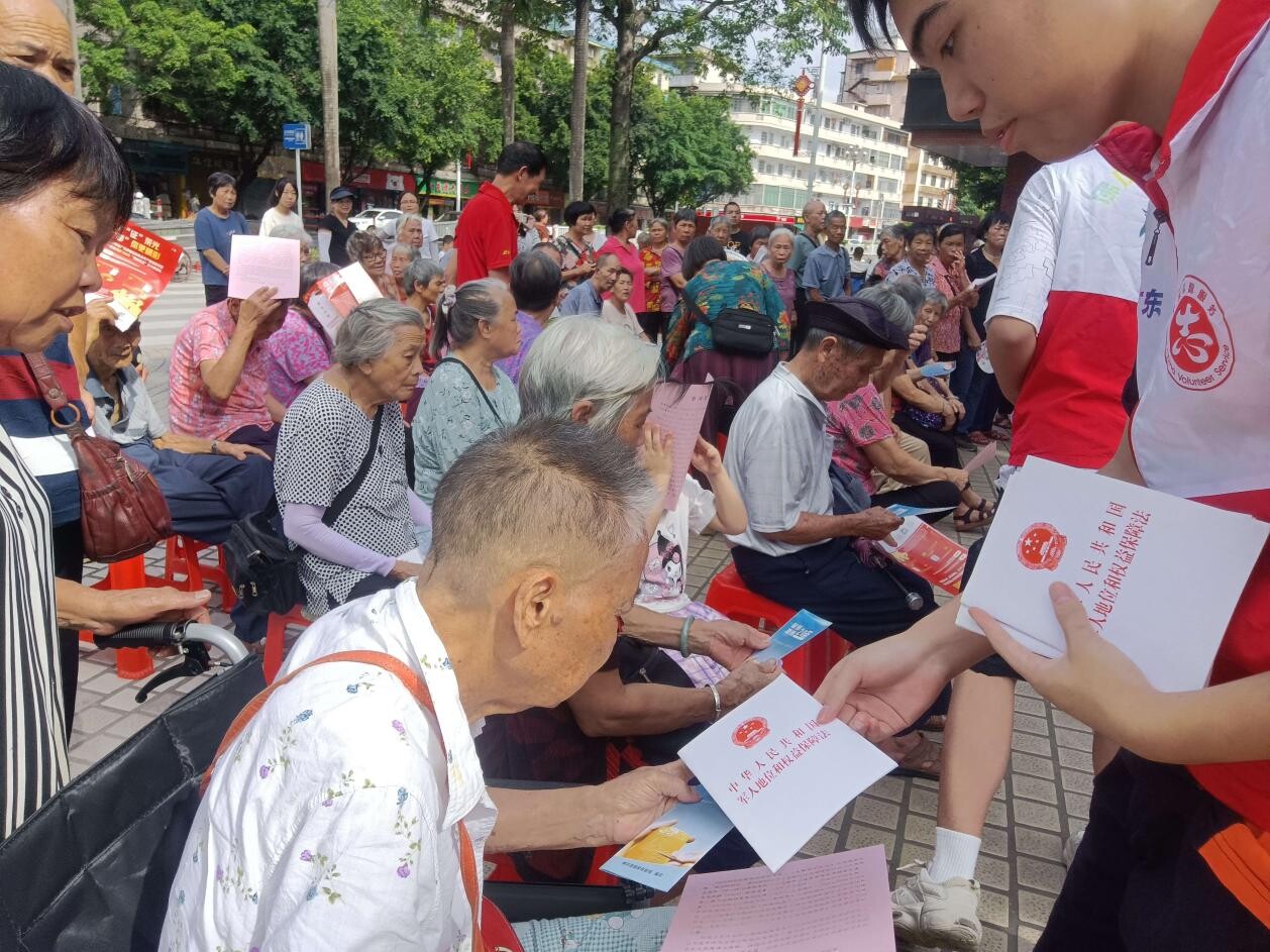  军民团结一家亲_2