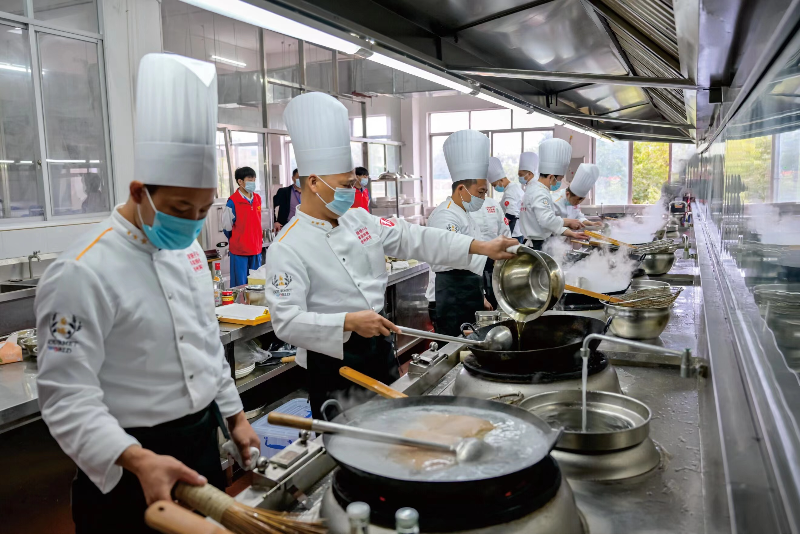 图片三  近年来，清远市高质量推进“三项工程”，强化培训夯实基础，让更多劳动者掌握了一技之长。（资料图）.jpg