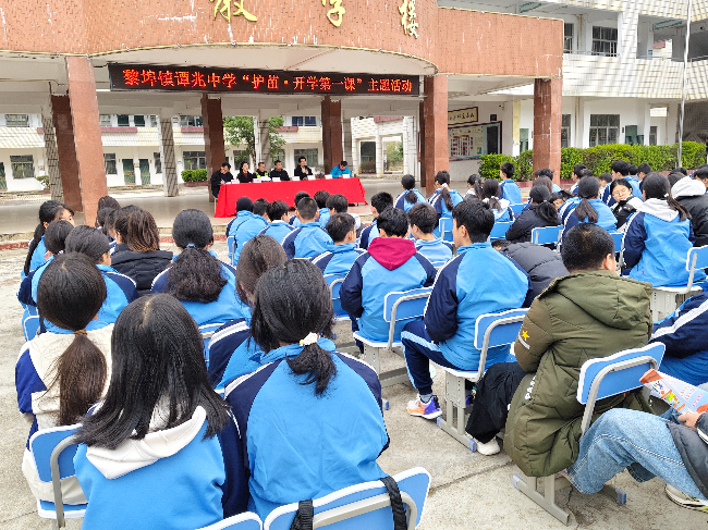黎埠司法所到黎埠中学、谭兆中学参加“开学第一课”教育活动.jpg