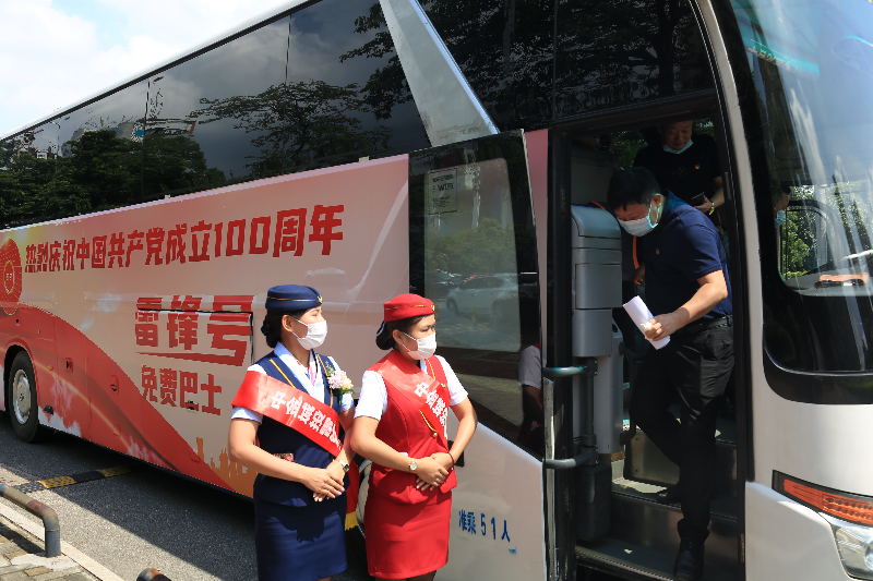 雷锋车发车.jpg