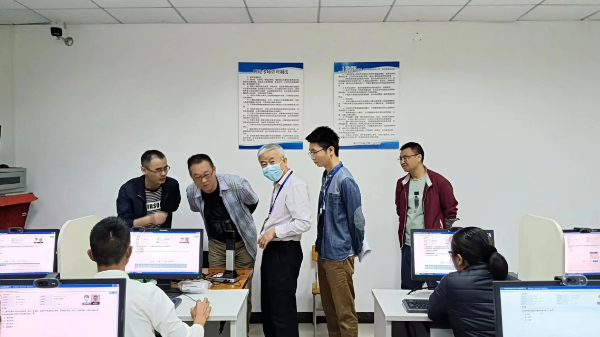 图2为省局检查组对大型游乐设施作业理论考试现场进行实地核查.jpg