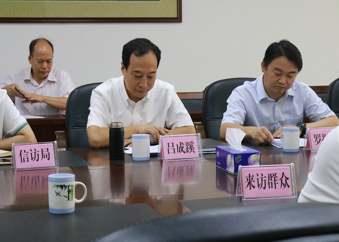 清远市委常委,常务副市长吕成蹊到英德市接待来访群众