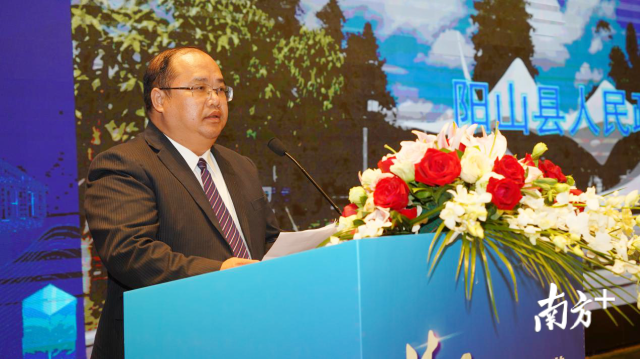 阳山县人民政府副县长杨坚强