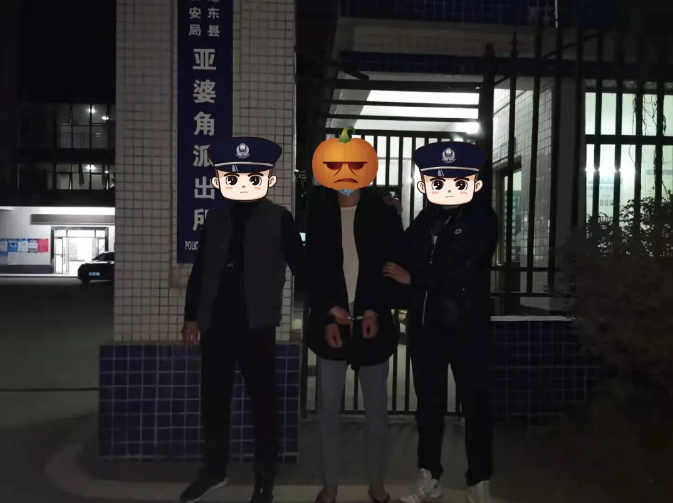 黑村长4.png
