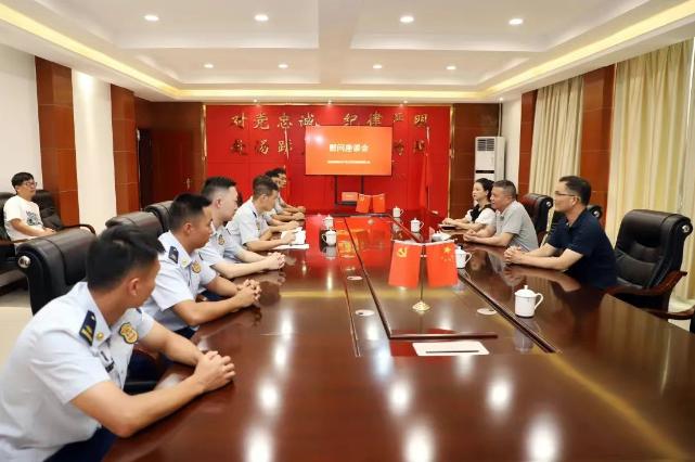 致敬“火焰蓝” 共筑安全线 李振兴率队到高新区消防救援大队走访慰问